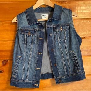 Sleeveless jean jacket